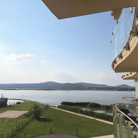 Vizparti Wellness Apartman Velence Apartment Exterior photo